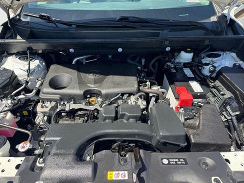 Used 2022 Toyota RAV4 XLE Premium AWD/4WD image 18