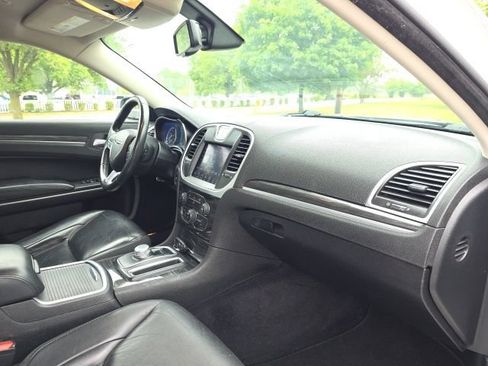 Used 2019 Chrysler 300 Touring w/ Quick Order Package 2EF RWD image 19