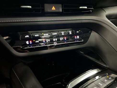 Used 2023 Buick Envision Avenir AWD/4WD image 16