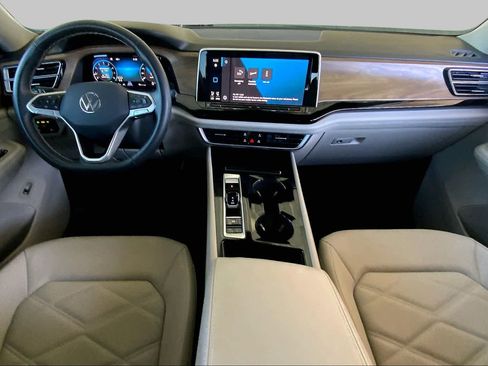 Used 2024 Volkswagen Atlas SE FWD image 15