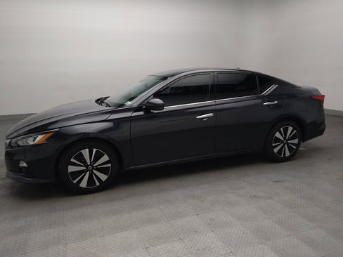 Used 2019 Nissan Altima 2.5 SV FWD image 2