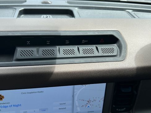 Used 2021 Ford Bronco Outer Banks w/ Sasquatch Package AWD/4WD image 11