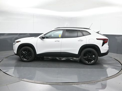 Used 2025 Chevrolet Trax ACTIV w/ Driver Confidence Package image 3