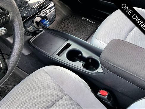 Used 2019 Toyota Prius LE image 16