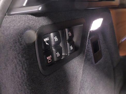 Used 2021 BMW X7 xDrive40i w/ Executive Package image 42