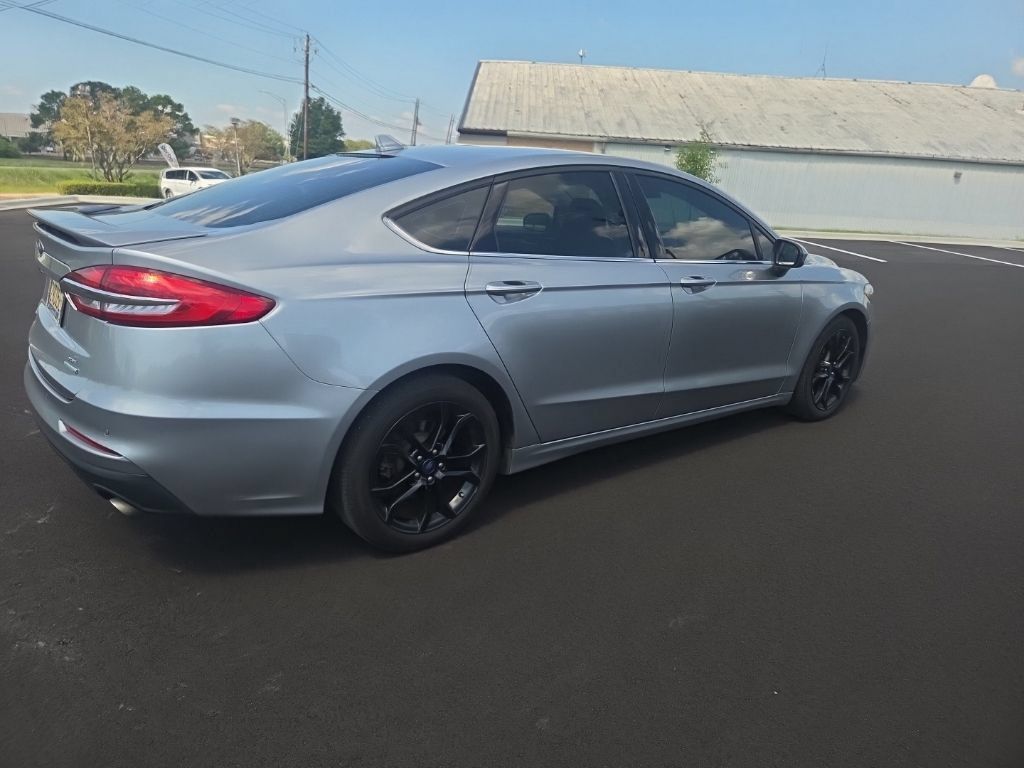 Used 2020 Ford Fusion SE w/ Equipment Group 151A FWD image 12