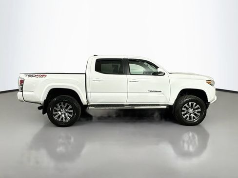 Used 2022 Toyota Tacoma TRD Sport w/ Black Out Package (TMS) AWD/4WD image 9