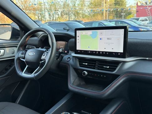 Used 2025 Ford Explorer ST-Line w/ ST-Line Street Pack image 52