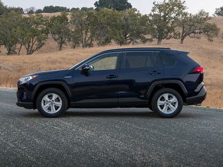 Used 2021 Toyota RAV4 LE video 1