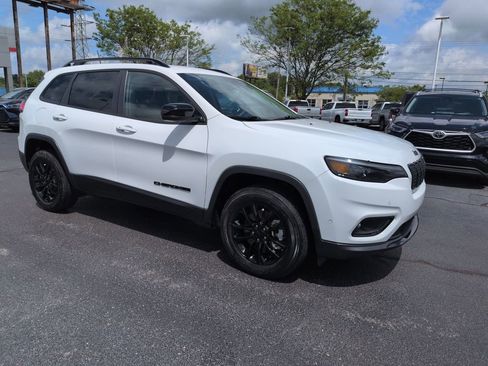 Used 2023 Jeep Cherokee Altitude Lux AWD/4WD image 7