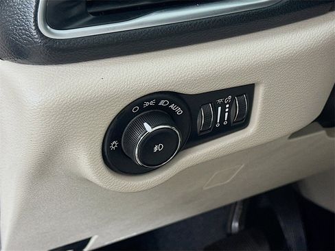 Used 2020 Chrysler Pacifica Limited w/ Tire & Wheel Group image 24