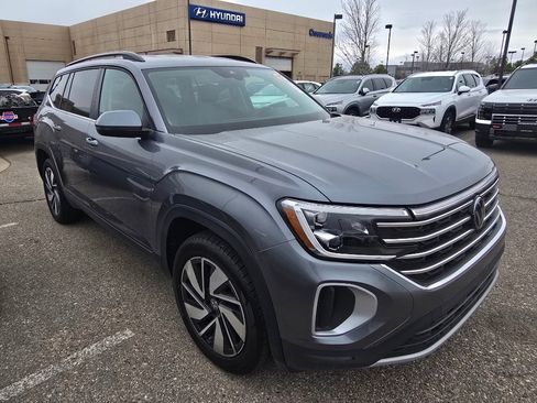 Used 2024 Volkswagen Atlas SE image 7