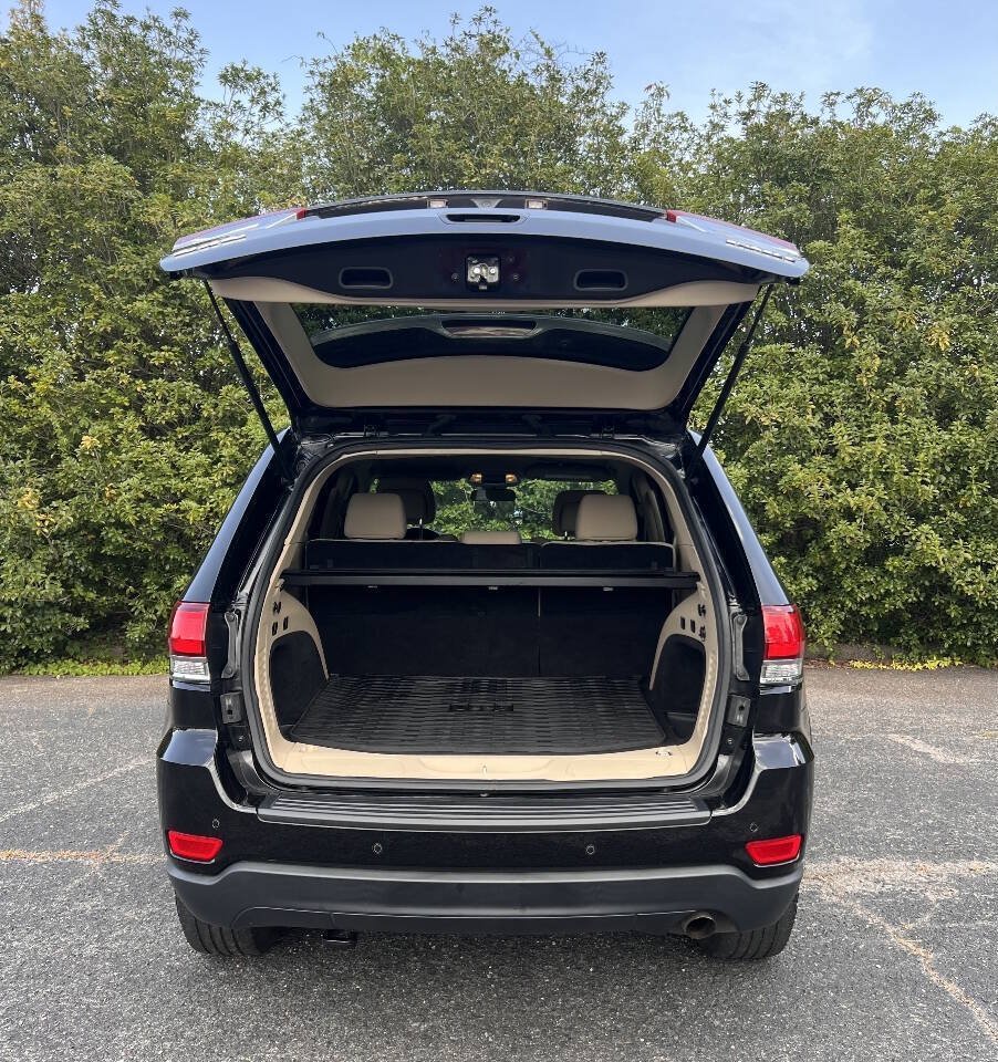 Used 2020 Jeep Grand Cherokee Laredo AWD/4WD image 7
