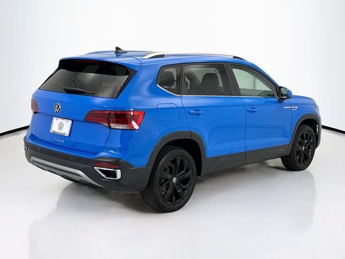 Used 2023 Volkswagen Taos SE w/ Panoramic Sunroof Package FWD image 5