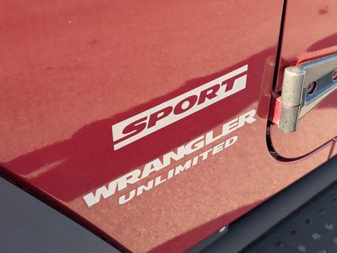 Used 2012 Jeep Wrangler Unlimited Sport AWD/4WD image 10