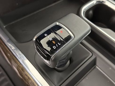 Used 2025 GMC Sierra 1500 Elevation image 30