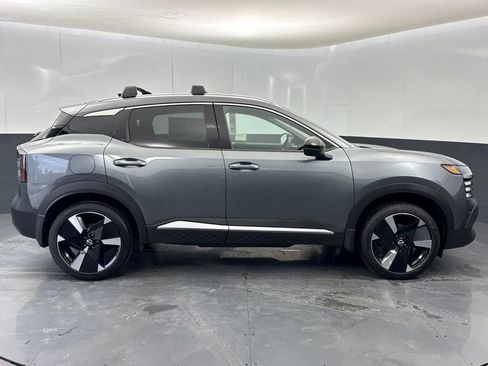 New 2026 Nissan Kicks SR w/ Cold Weather Package image 2