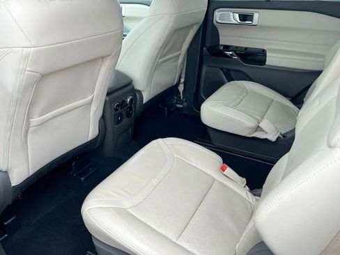 Certified 2023 Ford Explorer Platinum w/ Technology Package AWD/4WD image 18
