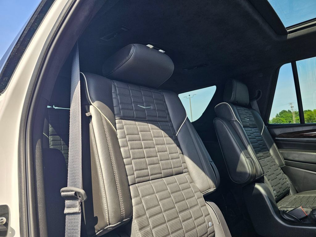Used 2022 Cadillac Escalade Sport Platinum w/ LPO, ONYX Package AWD/4WD image 13
