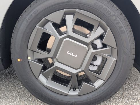 New 2026 Kia Carnival SX FWD image 11