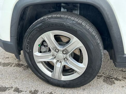 Used 2023 Jeep Compass Latitude AWD/4WD image 25