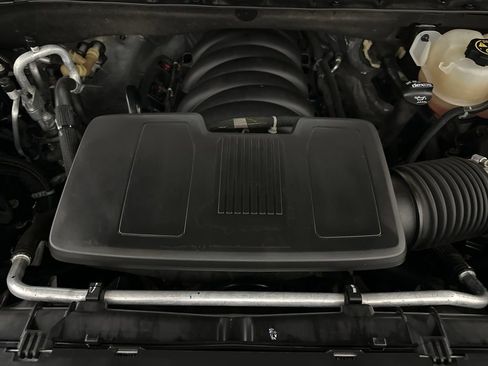 Used 2023 Chevrolet Suburban Premier image 7