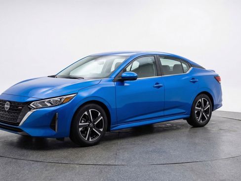 Used 2025 Nissan Sentra SV image 3