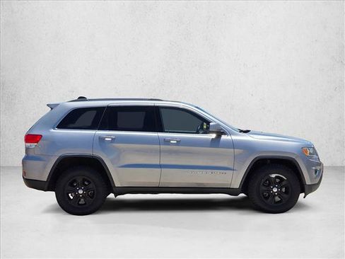 Used 2016 Jeep Grand Cherokee Laredo w/ Quick Order Package 23E AWD/4WD image 4