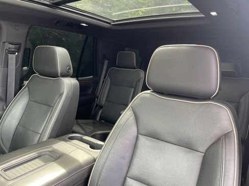 Used 2021 Chevrolet Tahoe Premier w/ Premium Package RWD image 27