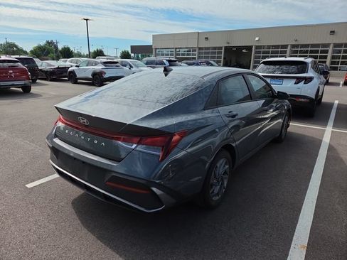 Used 2024 Hyundai Elantra SEL FWD image 4