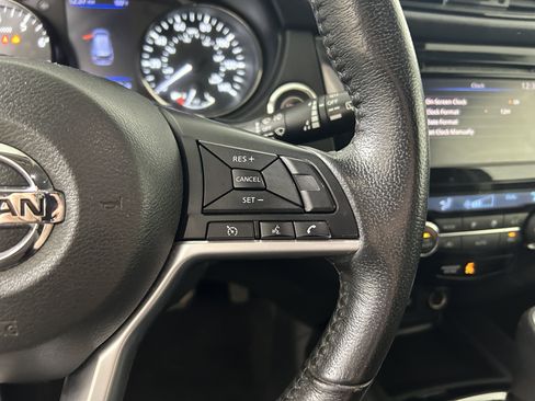 Used 2020 Nissan Rogue SV AWD/4WD image 14