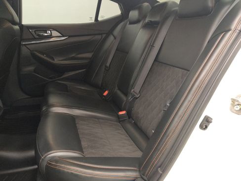 Used 2019 Nissan Maxima SR w/ Sport Mat Group FWD image 18