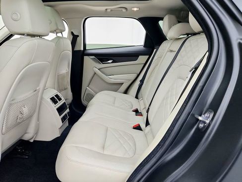 Certified 2021 Jaguar F-PACE R-Dynamic S AWD/4WD image 34