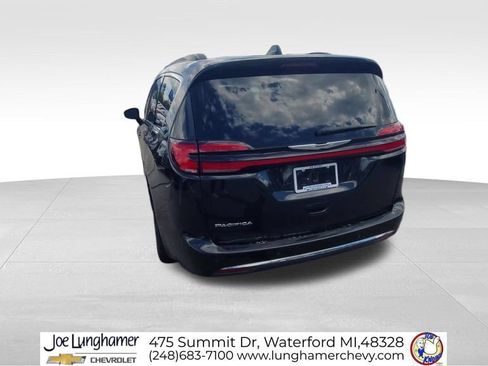 Used 2022 Chrysler Pacifica Touring-L FWD image 7