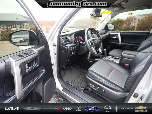 Used 2021 Toyota 4Runner SR5 Premium image 11