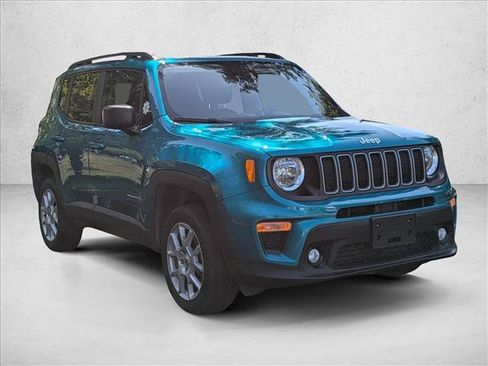 Used 2022 Jeep Renegade Latitude w/ Sun/Sound Group AWD/4WD image 3