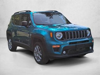 Used 2022 Jeep Renegade Latitude w/ Sun/Sound Group AWD/4WD video 3