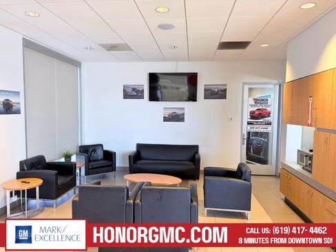 Used 2024 GMC Terrain SLE FWD image 41