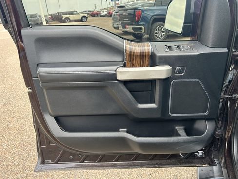 Used 2018 Ford F150 Lariat image 10