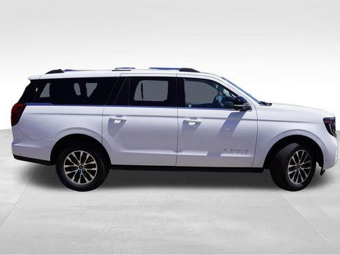 Used 2025 Ford Expedition Max Platinum AWD/4WD image 2