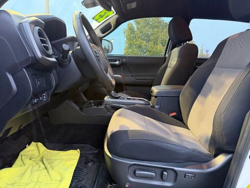 Used 2023 Toyota Tacoma TRD Off-Road w/ Technology Package AWD/4WD image 13