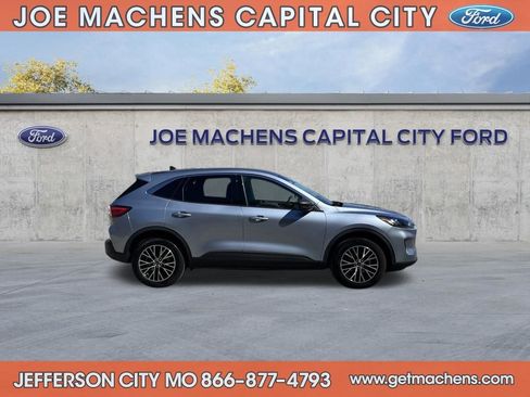 Certified 2022 Ford Escape SE image 4