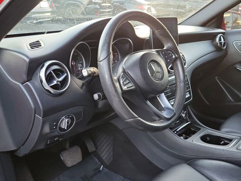 Used 2018 Mercedes-Benz GLA 250 image 12