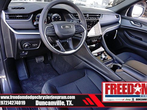 New 2025 Jeep Grand Cherokee L Laredo image 10