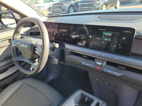 Certified 2026 Kia EV9 Light image 8