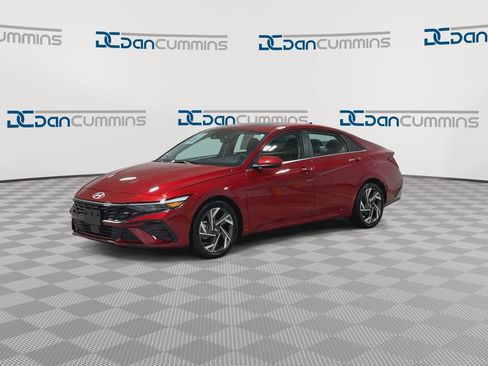 Used 2025 Hyundai Elantra SEL FWD image 4
