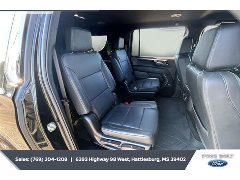 Used 2025 Chevrolet Suburban LT w/ Comfort Package RWD image 20