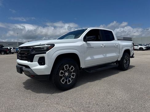 Used 2024 Chevrolet Colorado Z71 w/ Z71 Convenience Package 2 AWD/4WD image 2