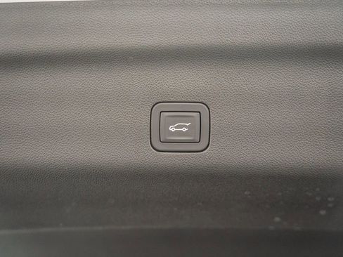 Used 2024 Chevrolet Suburban High Country AWD/4WD image 12