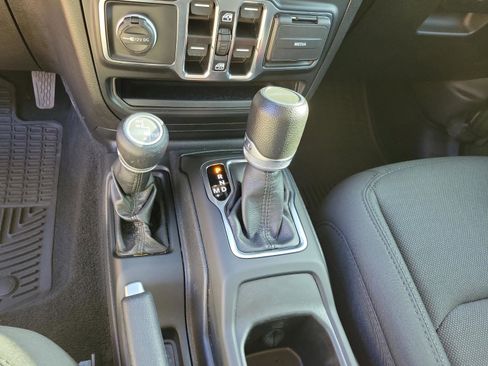 Used 2021 Jeep Gladiator Sport image 19